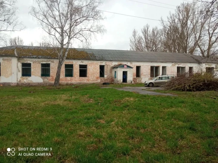 Здание 463,6 кв.м и земельный участок 6030 кв.м, расположенные по адресу: Курская область, м.р-н Пристенский, с.п. Бобрышевский сельсовет, с. Бобрышево, ул. Плант, двлд. 129